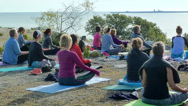 Morgonyoga på Grogarnsbeget, Östergarn – Katthammarsvik